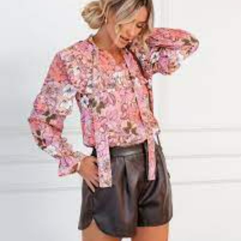 NWT VICI MARI POCKETED HIGH RISE FAUX LEATHER SHORTS - BROWN